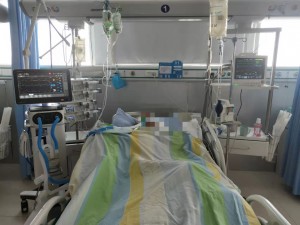 重症医学科开通绿色通道，车祸重伤“三无”患者死里逃生