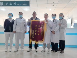 “铿锵玫瑰”点燃希望