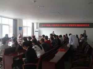 县医院总支爱心助学 情系贫困学子